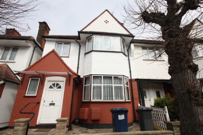 Property to rent : Clifton Gardens, London NW11