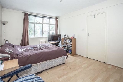 Property to rent : Romney Court, Shepherds Bush Green, London W12