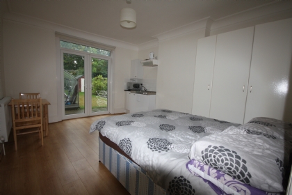 Property to rent : Melrose Avenue, London NW2