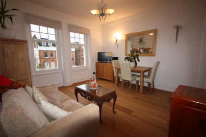 ロンドン賃貸物件：Greencroft Gardens, London NW6