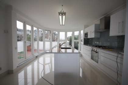 ロンドン賃貸物件：The Mount, 76 Bedford Gardens, London W8