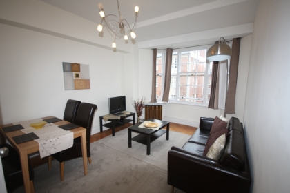 ロンドン賃貸物件：Queens Court, Queens Way, London W2