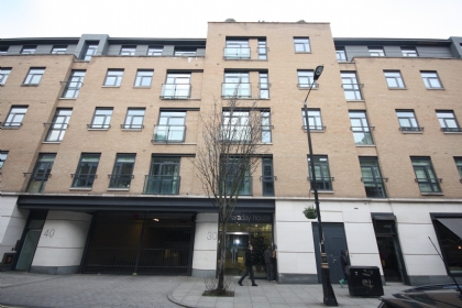 ロンドン賃貸物件：Faraday House, 30 Blamdford Street, London W1U